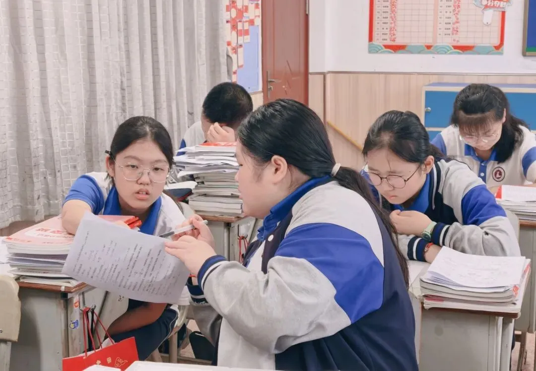 中考加油| 红运当头,橙心如愿!林埭中学中考现场:这抹“送考红”和满园“祝福橙”,是今夏最燃的告白-第16张图片-四季读书网