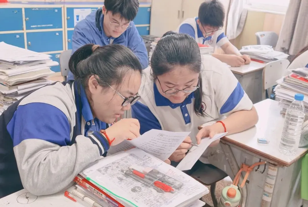 中考加油| 红运当头,橙心如愿!林埭中学中考现场:这抹“送考红”和满园“祝福橙”,是今夏最燃的告白-第18张图片-四季读书网