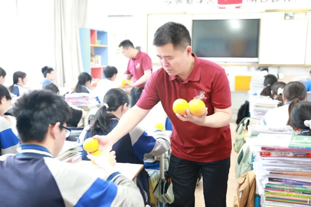 中考加油| 红运当头,橙心如愿!林埭中学中考现场:这抹“送考红”和满园“祝福橙”,是今夏最燃的告白-第22张图片-四季读书网