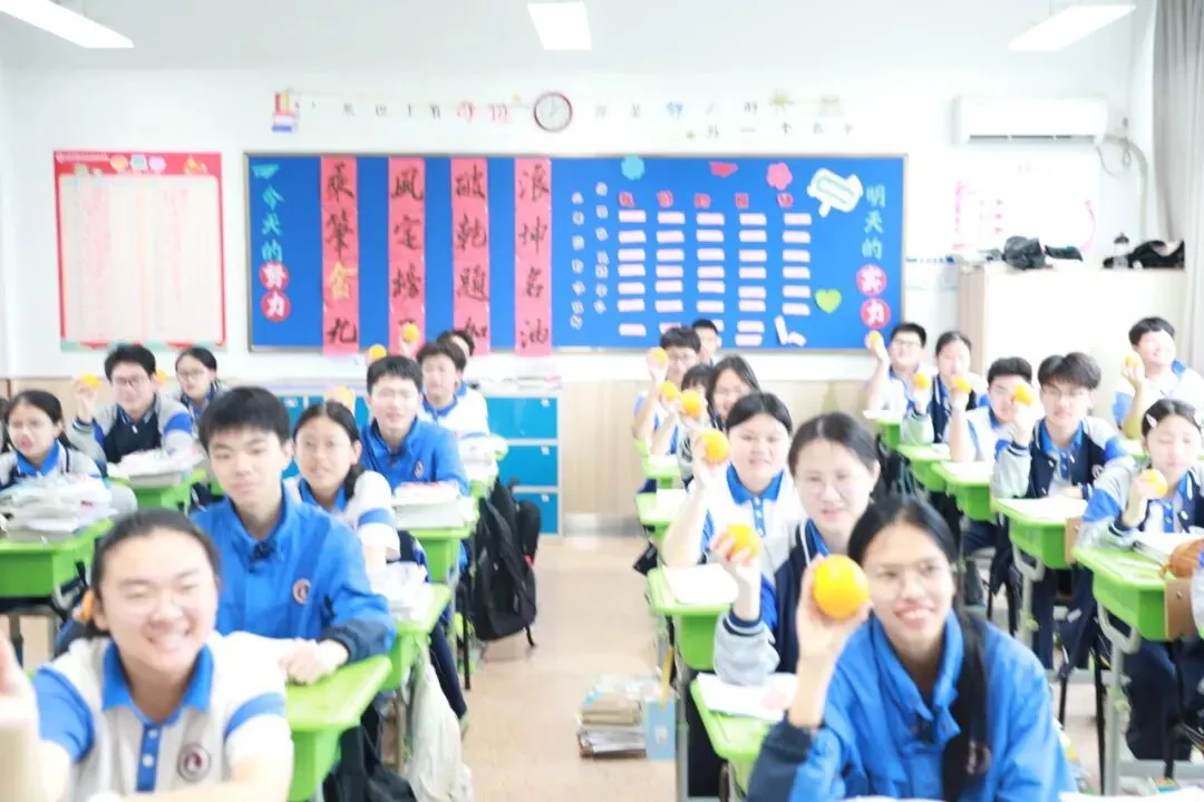 中考加油| 红运当头,橙心如愿!林埭中学中考现场:这抹“送考红”和满园“祝福橙”,是今夏最燃的告白-第26张图片-四季读书网