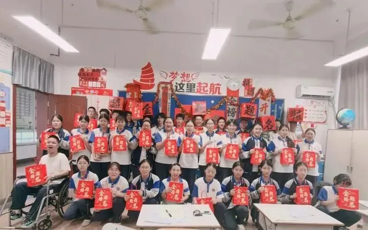 中考加油| 红运当头,橙心如愿!林埭中学中考现场:这抹“送考红”和满园“祝福橙”,是今夏最燃的告白-第31张图片-四季读书网