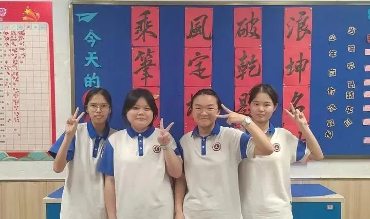 中考加油| 红运当头,橙心如愿!林埭中学中考现场:这抹“送考红”和满园“祝福橙”,是今夏最燃的告白-第33张图片-四季读书网