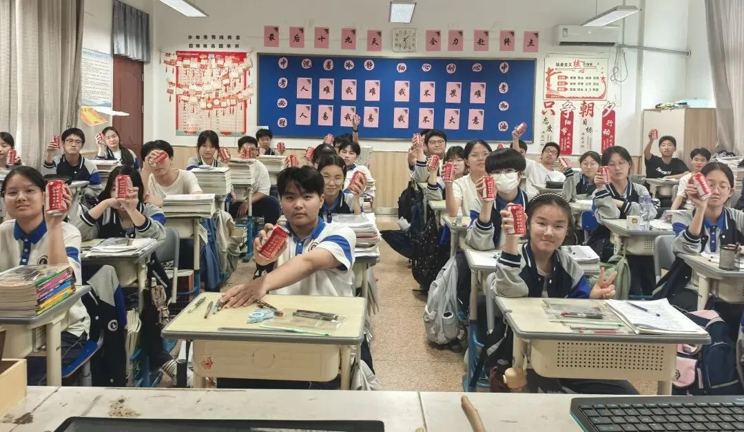 中考加油| 红运当头,橙心如愿!林埭中学中考现场:这抹“送考红”和满园“祝福橙”,是今夏最燃的告白-第34张图片-四季读书网
