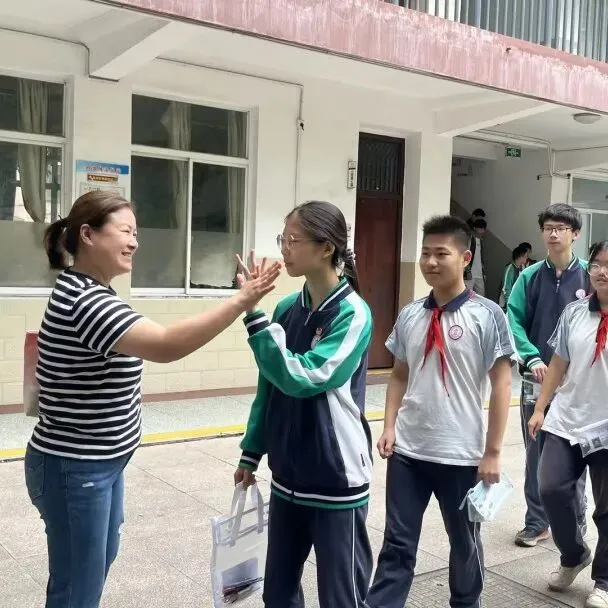 逐梦中考 | 自胜砺锋芒 卓立赴考场 —— 塔影中学卓立少年从容出征2026年-第58张图片-四季读书网