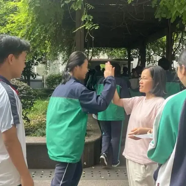逐梦中考 | 自胜砺锋芒 卓立赴考场 —— 塔影中学卓立少年从容出征2026年-第62张图片-四季读书网