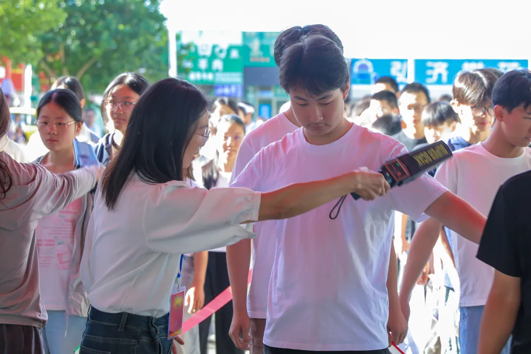 中考加油丨大厂5514名学子执笔逐梦 多方联动暖心护航-第5张图片-四季读书网 中考加油丨大厂5514名学子执笔逐梦 多方联动暖心护航-第5张图片-四季读书网