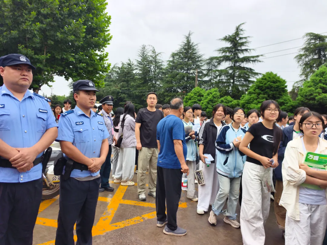【护航中考】今日开考!汝阳公安全力护航!-第10张图片-四季读书网 【护航中考】今日开考!汝阳公安全力护航!-第10张图片-四季读书网