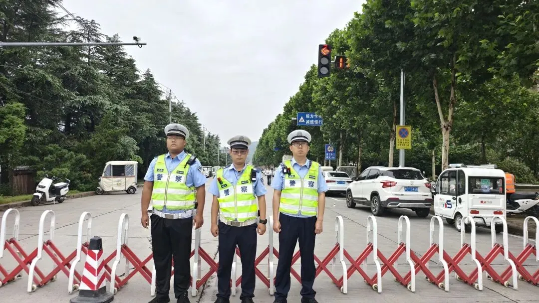 【护航中考】今日开考!汝阳公安全力护航!-第13张图片-四季读书网 【护航中考】今日开考!汝阳公安全力护航!-第13张图片-四季读书网