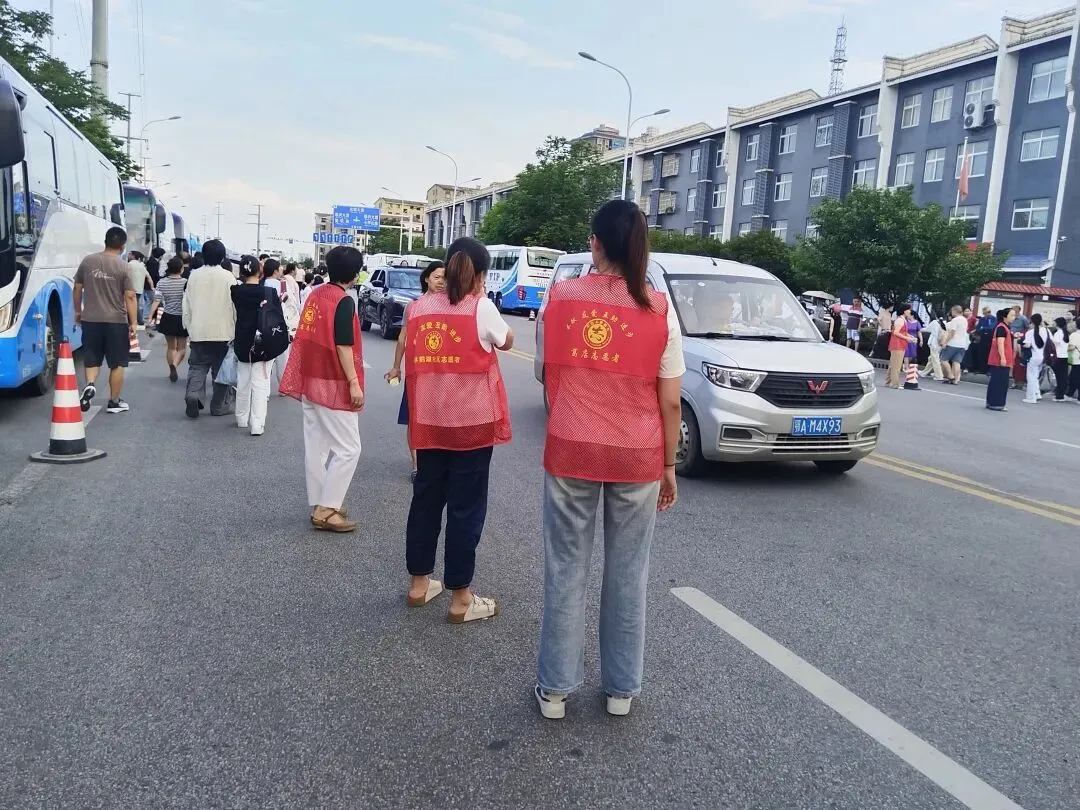 暖心护航中考路 沐鹅湖社区全员守护学子逐梦-第6张图片-四季读书网 暖心护航中考路 沐鹅湖社区全员守护学子逐梦-第6张图片-四季读书网