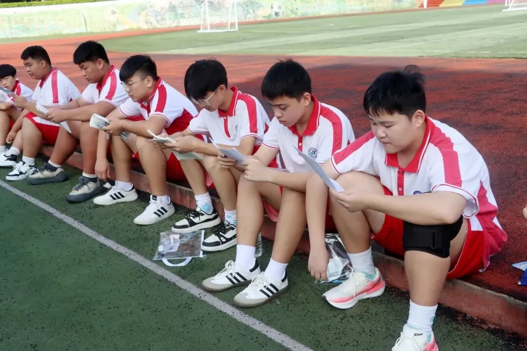 中考首日现场直击!加油,少年!��-第5张图片-四季读书网