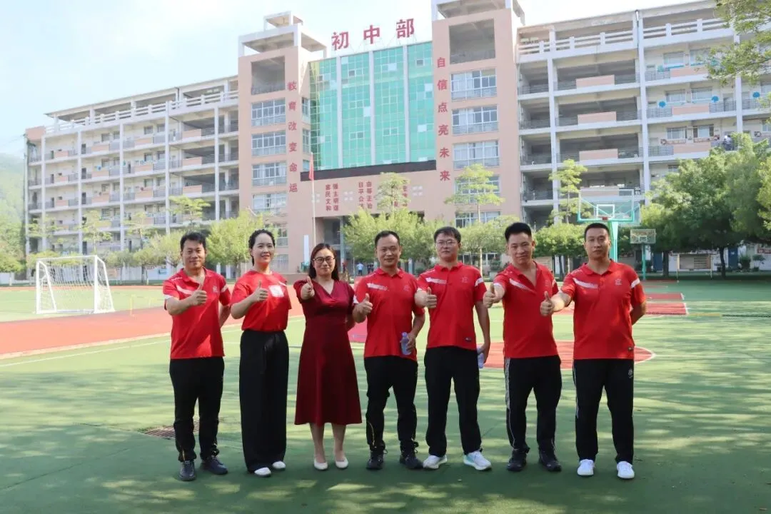 中考首日现场直击!加油,少年!��-第14张图片-四季读书网