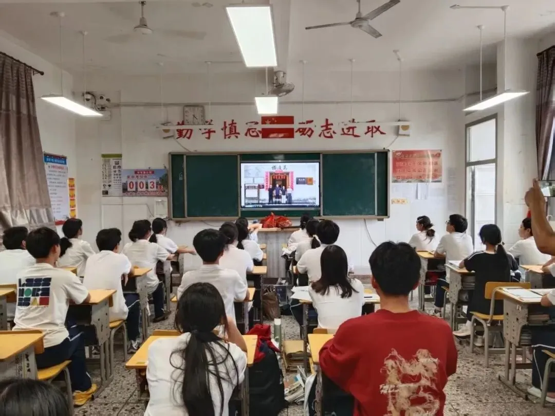 这2个乡镇为中考学子暖心送考-第10张图片-四季读书网 这2个乡镇为中考学子暖心送考-第10张图片-四季读书网