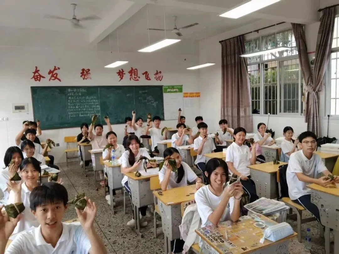 这2个乡镇为中考学子暖心送考-第11张图片-四季读书网 这2个乡镇为中考学子暖心送考-第11张图片-四季读书网