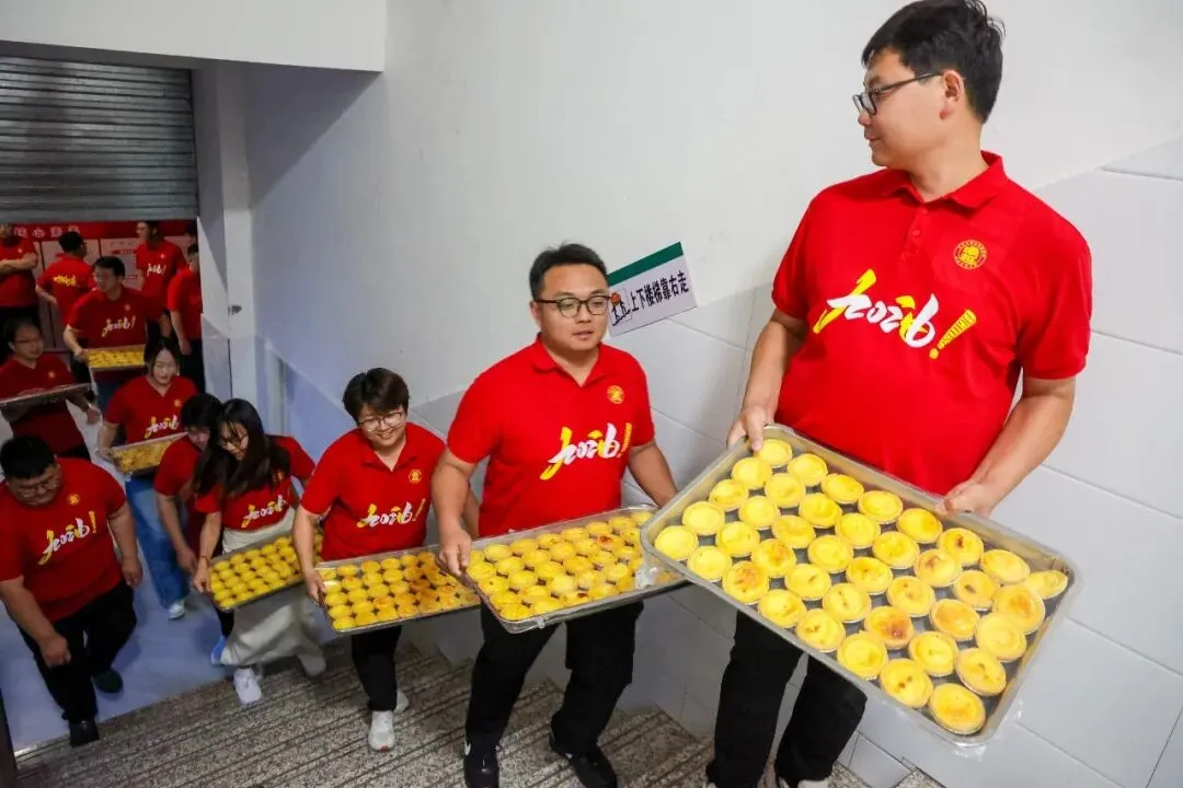 卓越 | 中考加油站—领导扫楼送祝福,蛋挞香甜助征程!-第9张图片-四季读书网 卓越 | 中考加油站—领导扫楼送祝福,蛋挞香甜助征程!-第9张图片-四季读书网