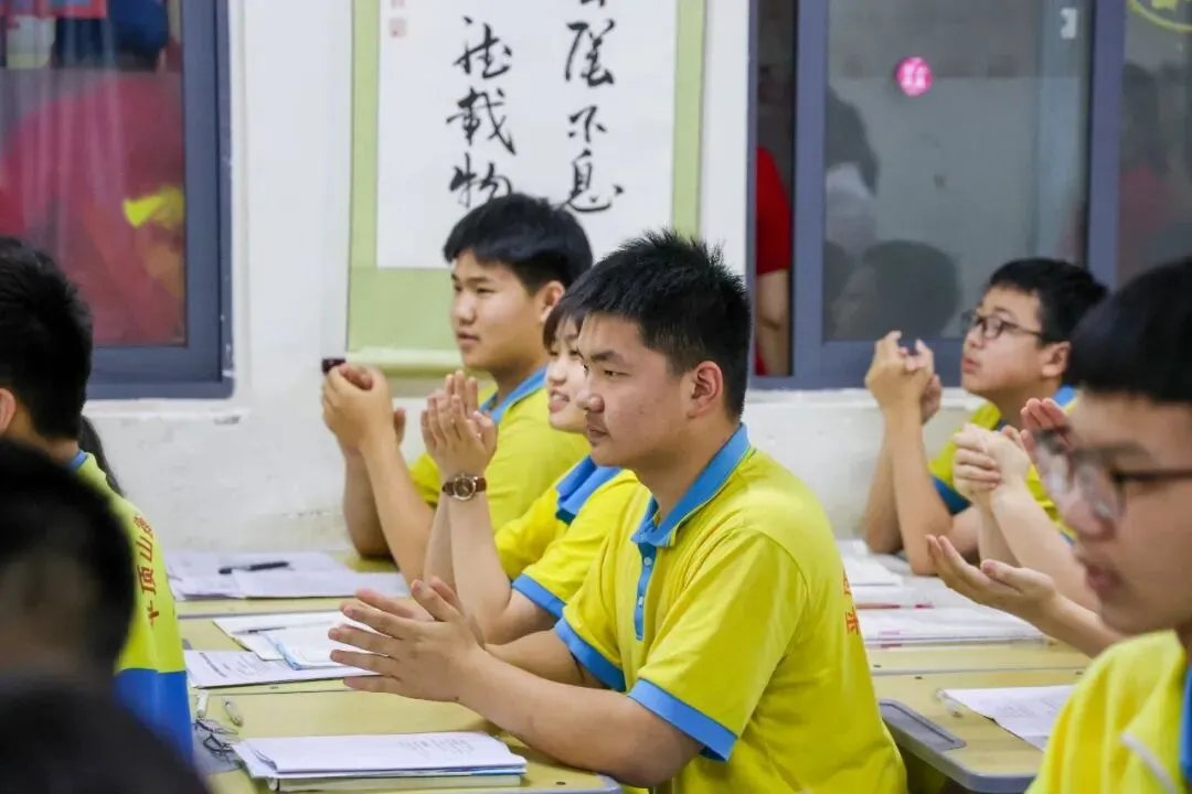 卓越 | 中考加油站—领导扫楼送祝福,蛋挞香甜助征程!-第17张图片-四季读书网 卓越 | 中考加油站—领导扫楼送祝福,蛋挞香甜助征程!-第17张图片-四季读书网