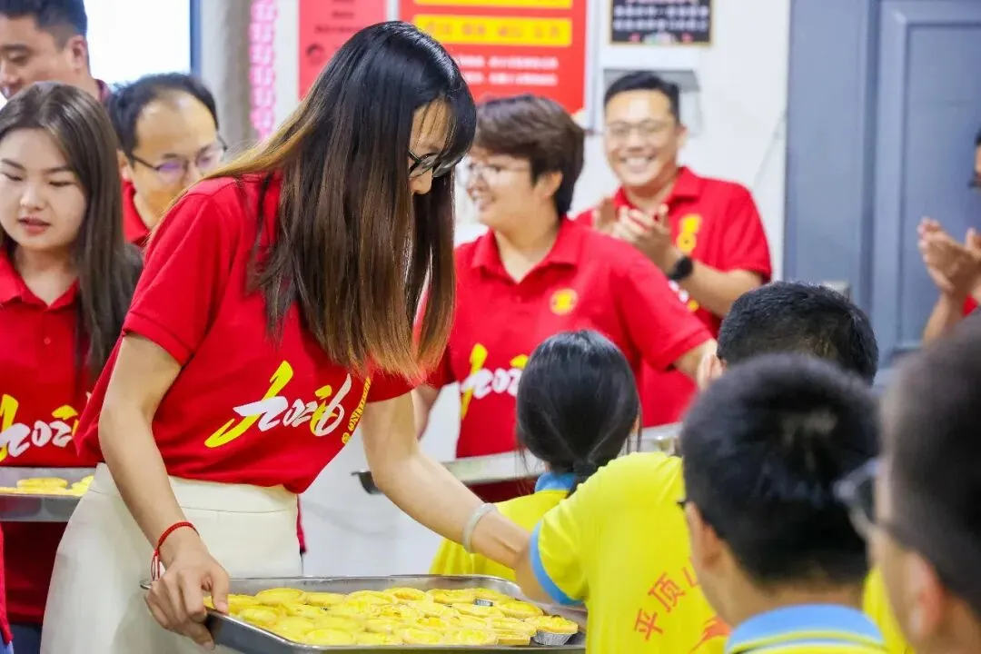 卓越 | 中考加油站—领导扫楼送祝福,蛋挞香甜助征程!-第21张图片-四季读书网 卓越 | 中考加油站—领导扫楼送祝福,蛋挞香甜助征程!-第21张图片-四季读书网