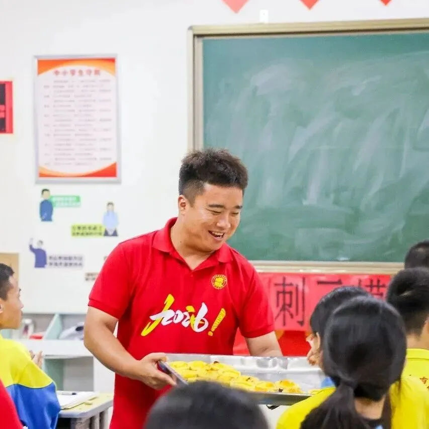 卓越 | 中考加油站—领导扫楼送祝福,蛋挞香甜助征程!-第23张图片-四季读书网 卓越 | 中考加油站—领导扫楼送祝福,蛋挞香甜助征程!-第23张图片-四季读书网