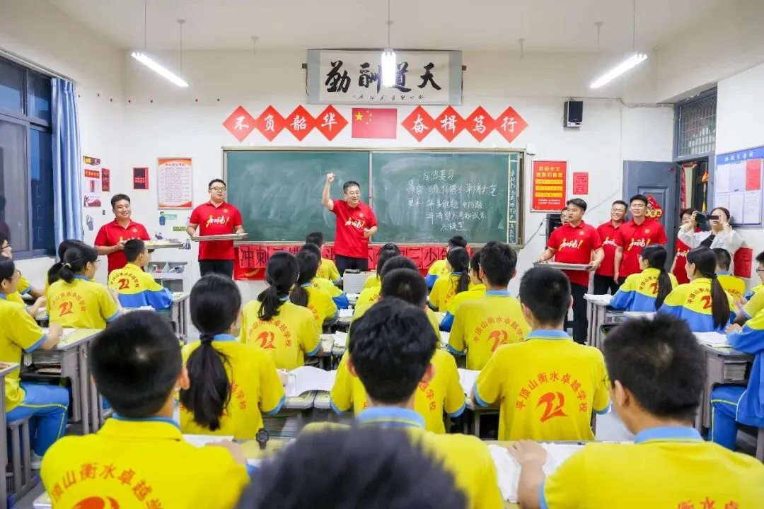 卓越 | 中考加油站—领导扫楼送祝福,蛋挞香甜助征程!-第25张图片-四季读书网 卓越 | 中考加油站—领导扫楼送祝福,蛋挞香甜助征程!-第25张图片-四季读书网
