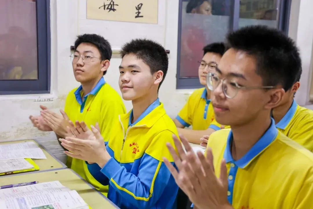 卓越 | 中考加油站—领导扫楼送祝福,蛋挞香甜助征程!-第27张图片-四季读书网 卓越 | 中考加油站—领导扫楼送祝福,蛋挞香甜助征程!-第27张图片-四季读书网