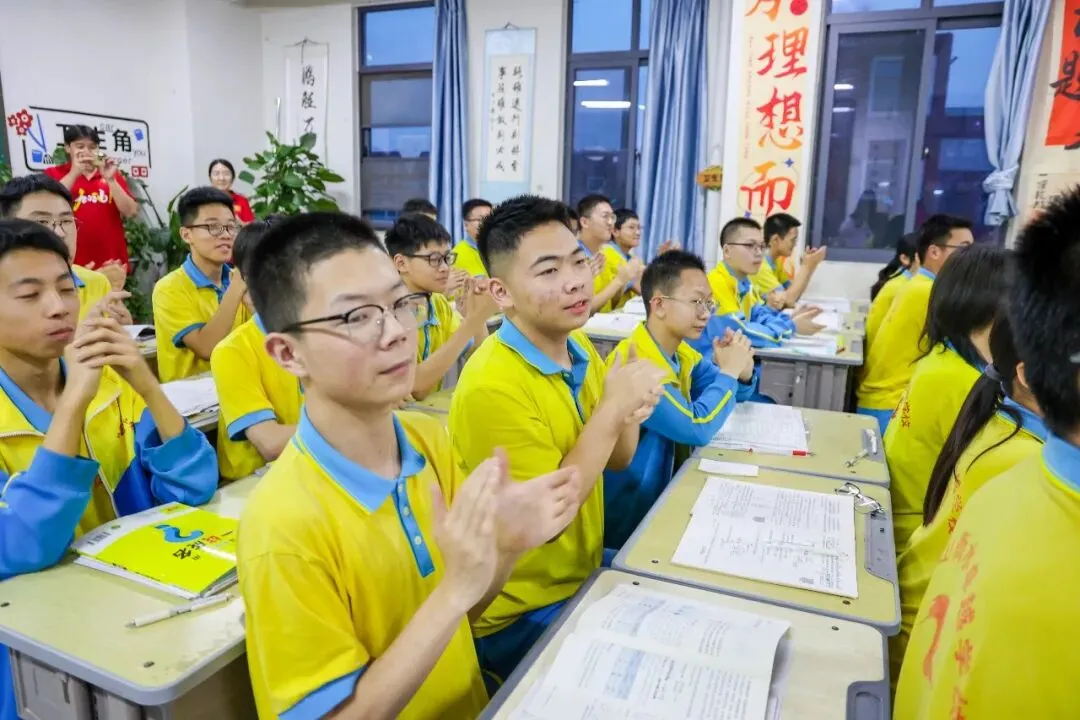 卓越 | 中考加油站—领导扫楼送祝福,蛋挞香甜助征程!-第29张图片-四季读书网 卓越 | 中考加油站—领导扫楼送祝福,蛋挞香甜助征程!-第29张图片-四季读书网