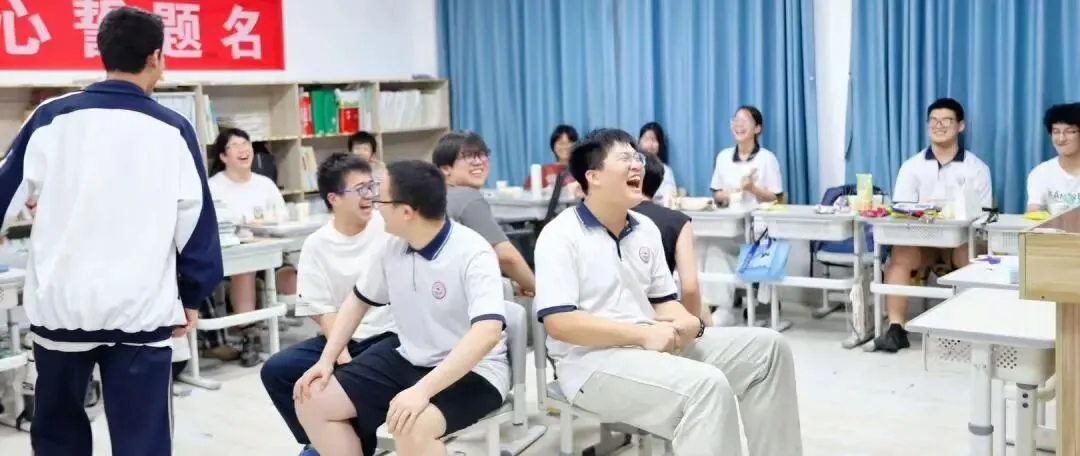 中考复读一年虽短,奔向理想——杭州三联中复2026届毕业晚会-第14张图片-四季读书网