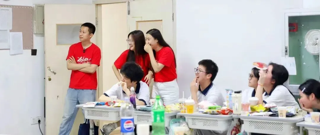中考复读一年虽短,奔向理想——杭州三联中复2026届毕业晚会-第15张图片-四季读书网