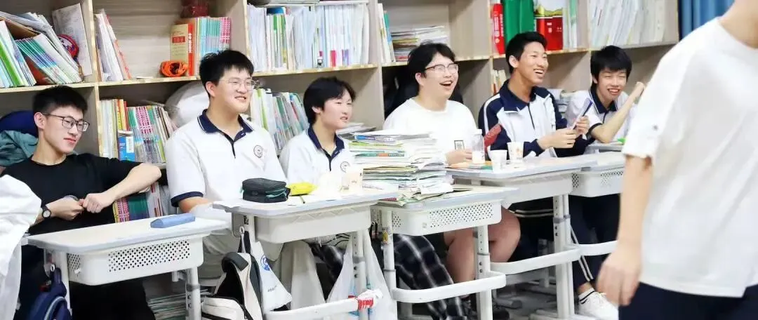 中考复读一年虽短,奔向理想——杭州三联中复2026届毕业晚会-第16张图片-四季读书网