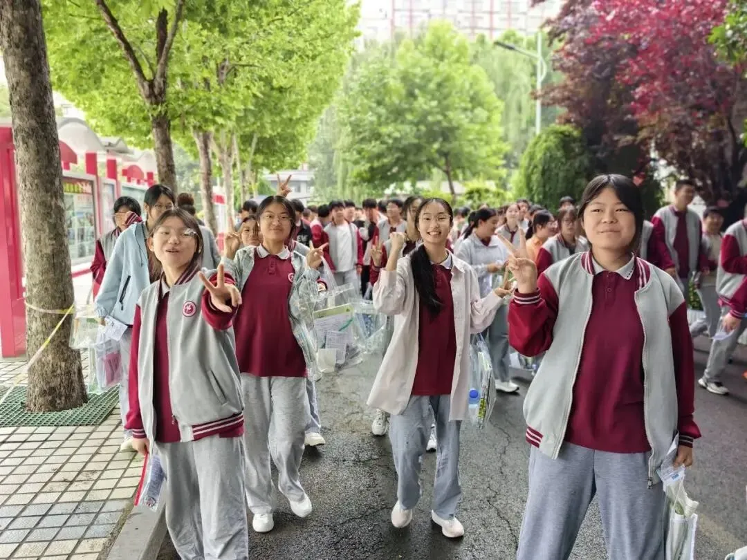 落笔生花,不负韶华|致全体中考学子的首日祝福!-第5张图片-四季读书网 落笔生花,不负韶华|致全体中考学子的首日祝福!-第5张图片-四季读书网