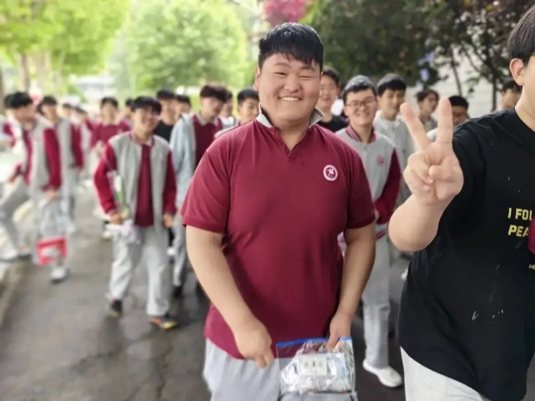 落笔生花,不负韶华|致全体中考学子的首日祝福!-第6张图片-四季读书网 落笔生花,不负韶华|致全体中考学子的首日祝福!-第6张图片-四季读书网