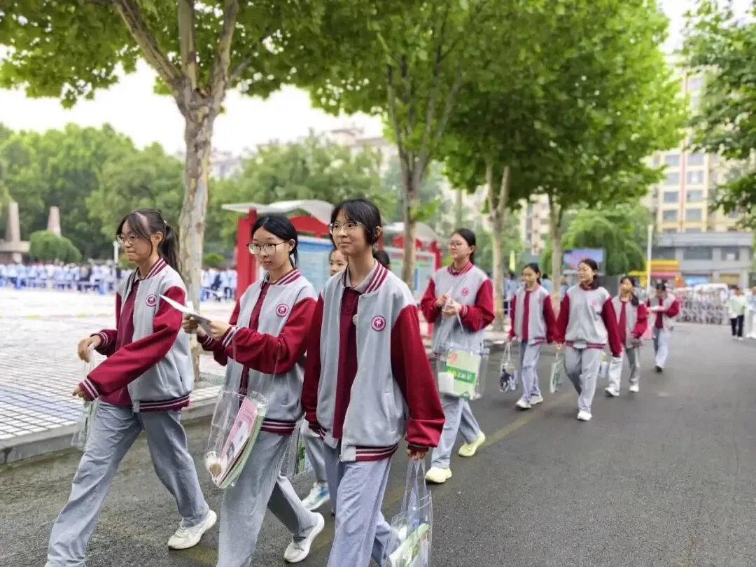 落笔生花,不负韶华|致全体中考学子的首日祝福!-第8张图片-四季读书网 落笔生花,不负韶华|致全体中考学子的首日祝福!-第8张图片-四季读书网