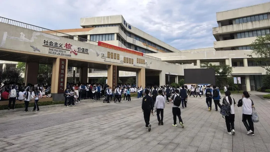 中考落幕 青春启新 || 龙实少年 自有万丈风华-第92张图片-四季读书网 中考落幕 青春启新 || 龙实少年 自有万丈风华-第92张图片-四季读书网