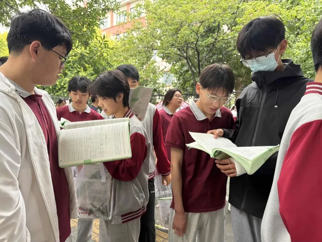 落笔生花,不负韶华|致全体中考学子的首日祝福!-第17张图片-四季读书网 落笔生花,不负韶华|致全体中考学子的首日祝福!-第17张图片-四季读书网