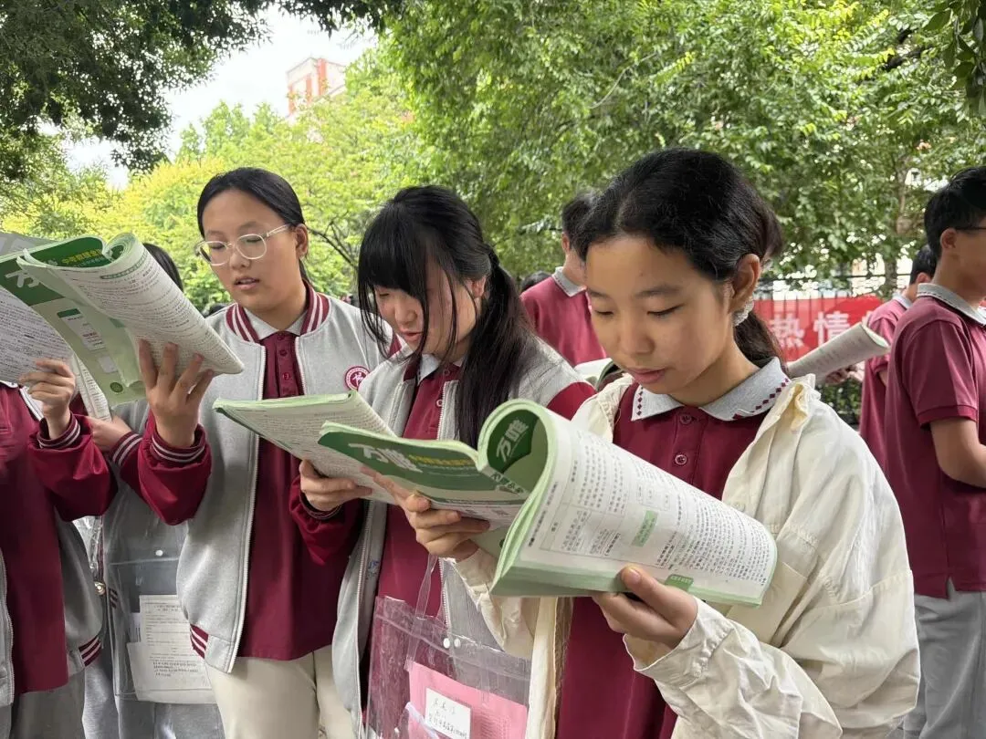 落笔生花,不负韶华|致全体中考学子的首日祝福!-第18张图片-四季读书网 落笔生花,不负韶华|致全体中考学子的首日祝福!-第18张图片-四季读书网