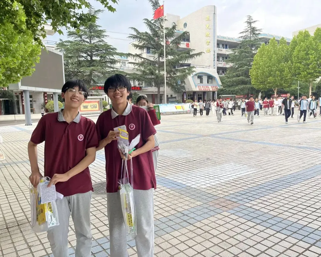 落笔生花,不负韶华|致全体中考学子的首日祝福!-第28张图片-四季读书网 落笔生花,不负韶华|致全体中考学子的首日祝福!-第28张图片-四季读书网