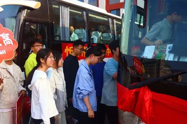 忻州人才中学全力服务考生 保障中考-第8张图片-四季读书网