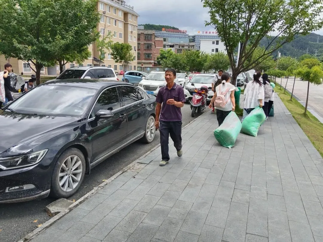中考落幕不松懈 安全教育护平安-第8张图片-四季读书网