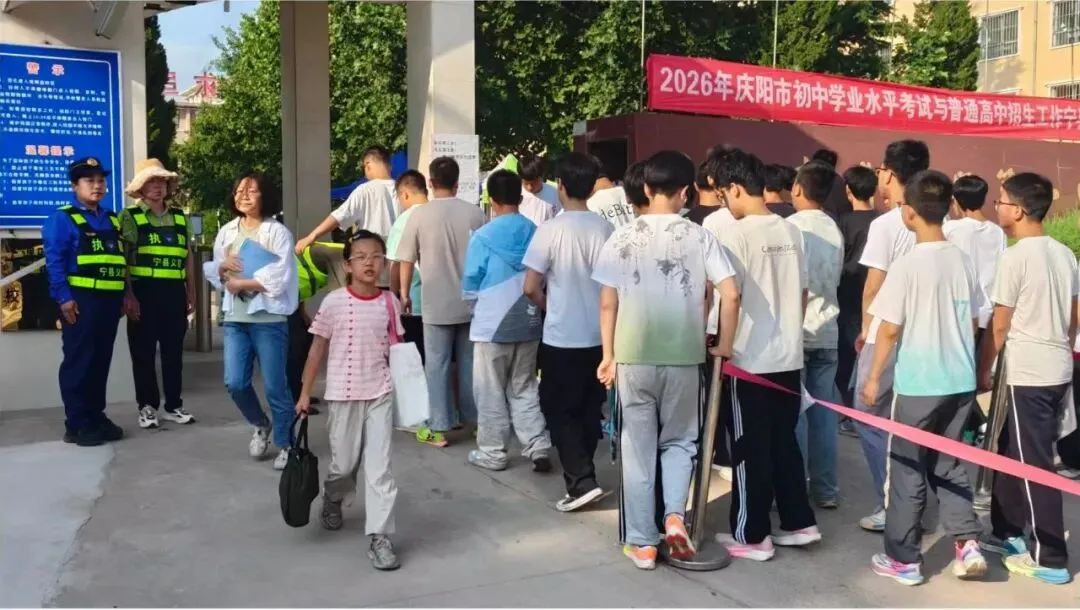 义警挺身护中考 温情值守筑平安——早胜义警中队圆满完成中考安保任务-第5张图片-四季读书网