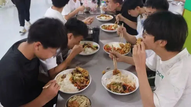 忻州人才中学全力服务考生 保障中考-第34张图片-四季读书网