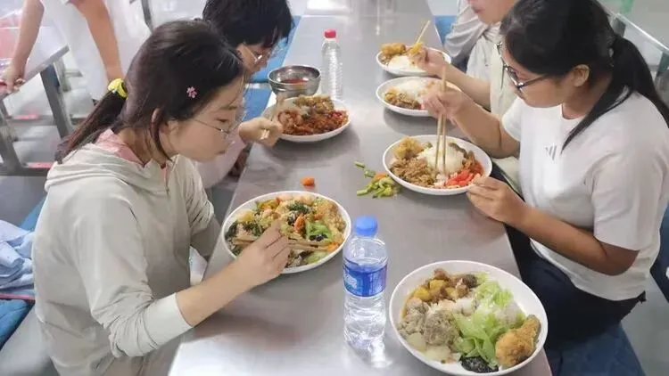 忻州人才中学全力服务考生 保障中考-第35张图片-四季读书网