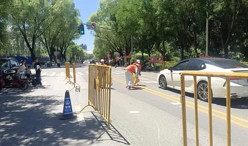 朝阳中考考点附近为啥这么干净?答案来了!(图)-第13张图片-四季读书网 朝阳中考考点附近为啥这么干净?答案来了!(图)-第13张图片-四季读书网