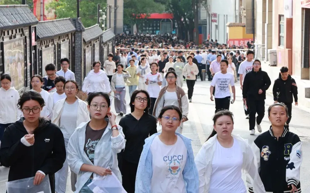 临县4511名考生参加中考-第8张图片-四季读书网 临县4511名考生参加中考-第8张图片-四季读书网