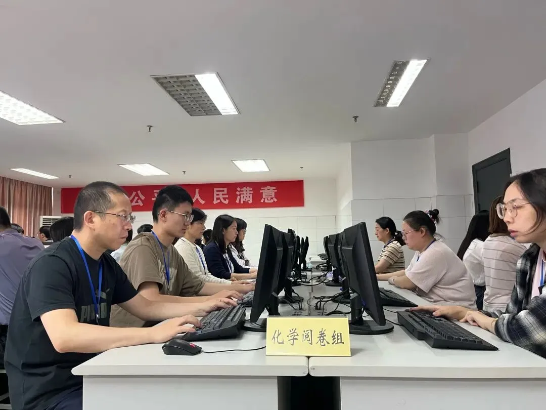 直击!扬州中考阅卷现场-第10张图片-四季读书网 直击!扬州中考阅卷现场-第10张图片-四季读书网