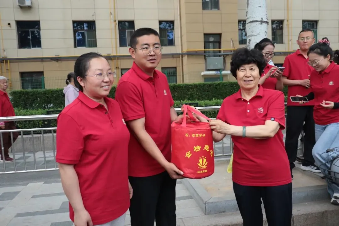 盛夏逐梦,暖心护航!离石区城镇中学为中考学子加油助威-第23张图片-四季读书网