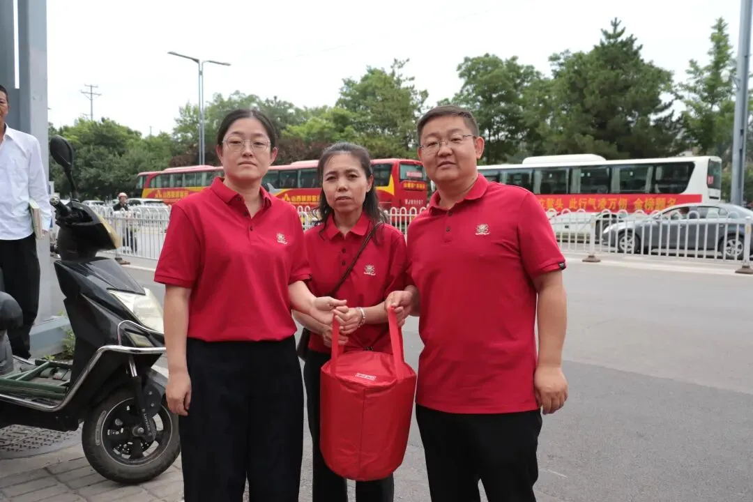 盛夏逐梦,暖心护航!离石区城镇中学为中考学子加油助威-第26张图片-四季读书网