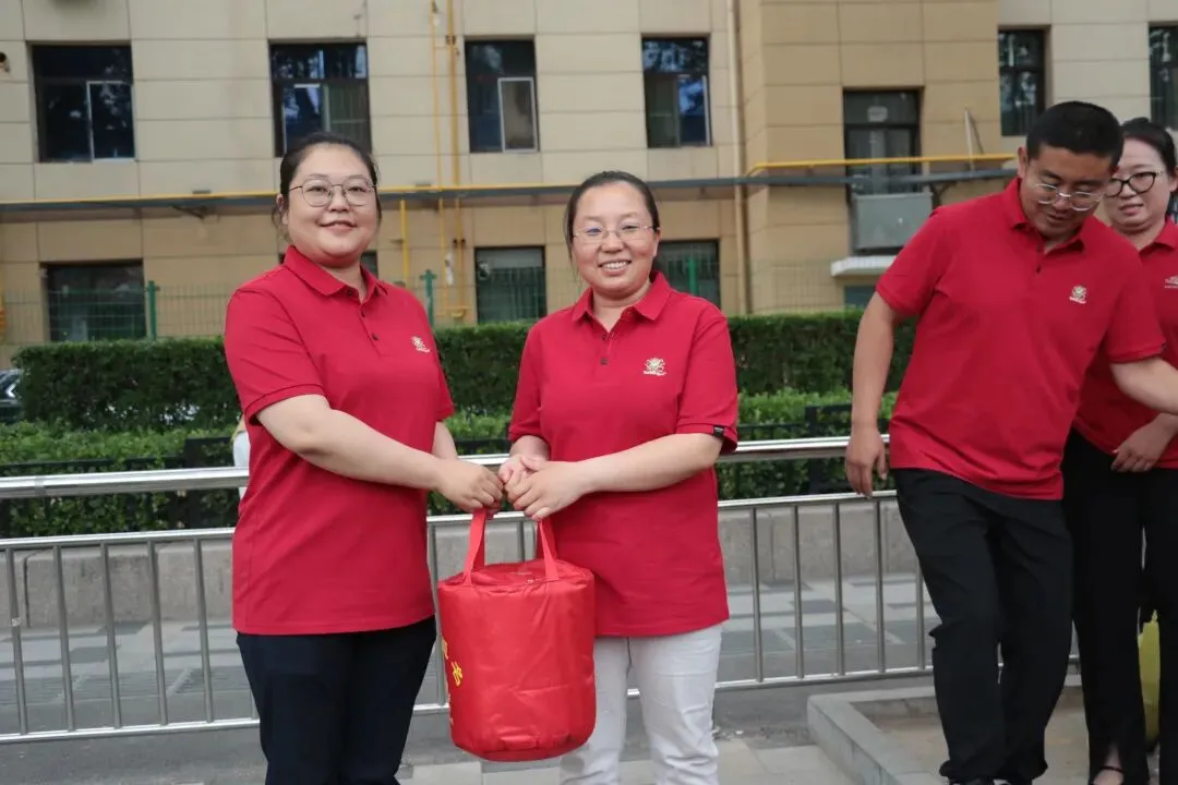 盛夏逐梦,暖心护航!离石区城镇中学为中考学子加油助威-第27张图片-四季读书网