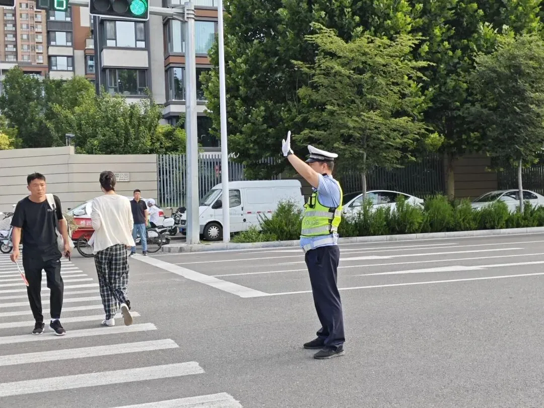 【护航中考 交警同行】你提笔筑梦 我保驾护航-第5张图片-四季读书网 【护航中考 交警同行】你提笔筑梦 我保驾护航-第5张图片-四季读书网