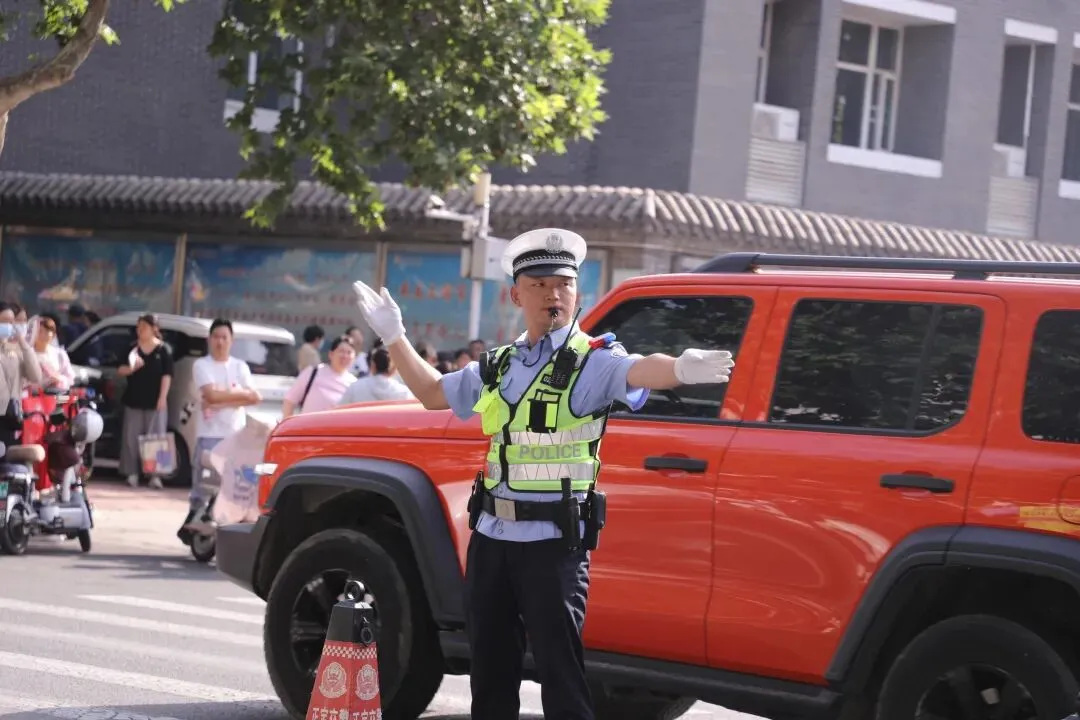 【护航中考 交警同行】你提笔筑梦 我保驾护航-第9张图片-四季读书网 【护航中考 交警同行】你提笔筑梦 我保驾护航-第9张图片-四季读书网