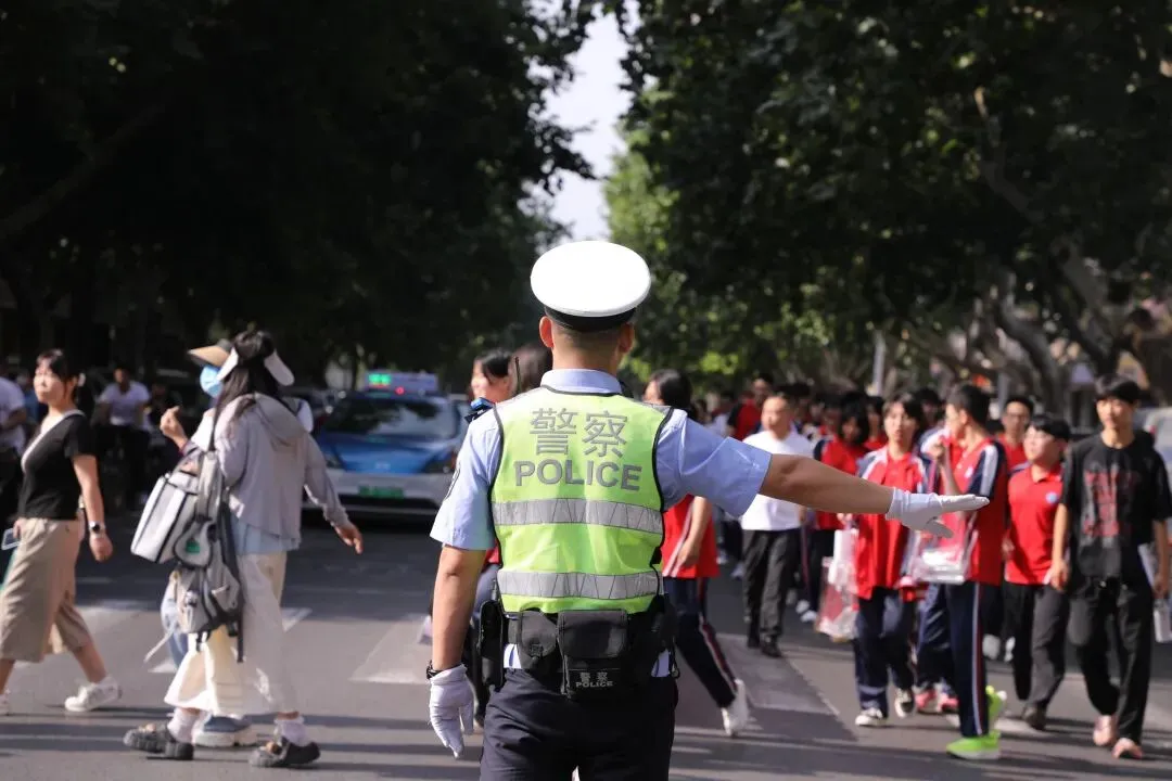 【护航中考 交警同行】你提笔筑梦 我保驾护航-第10张图片-四季读书网 【护航中考 交警同行】你提笔筑梦 我保驾护航-第10张图片-四季读书网