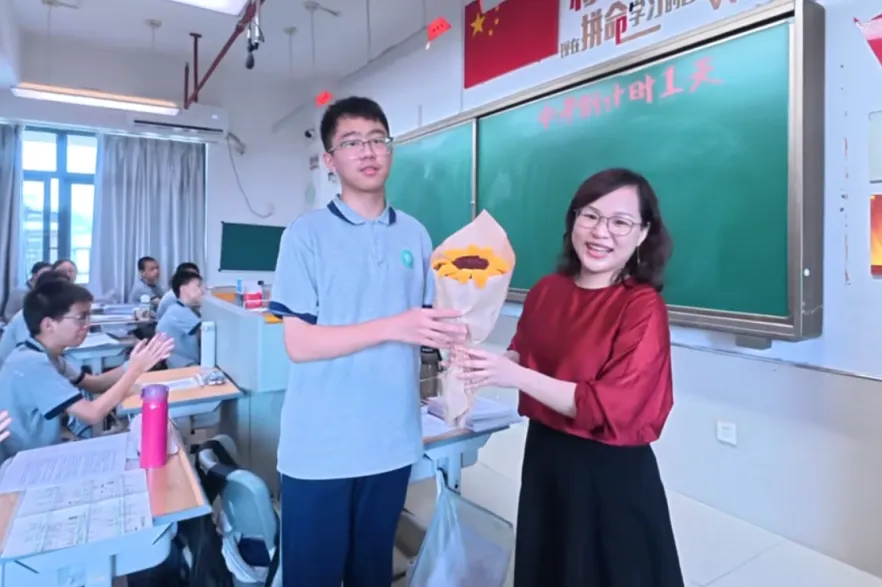 菁菁者莪,落笔荣光|中考首日,为少年的全力以赴加油!-第14张图片-四季读书网