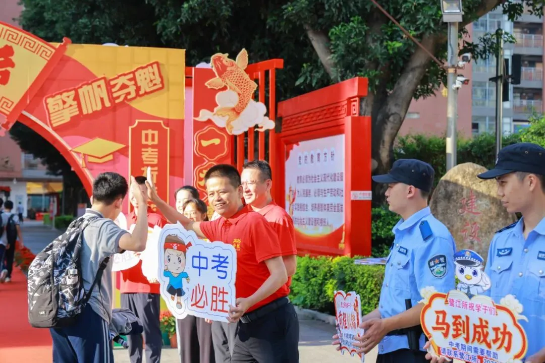 菁菁者莪,落笔荣光|中考首日,为少年的全力以赴加油!-第29张图片-四季读书网